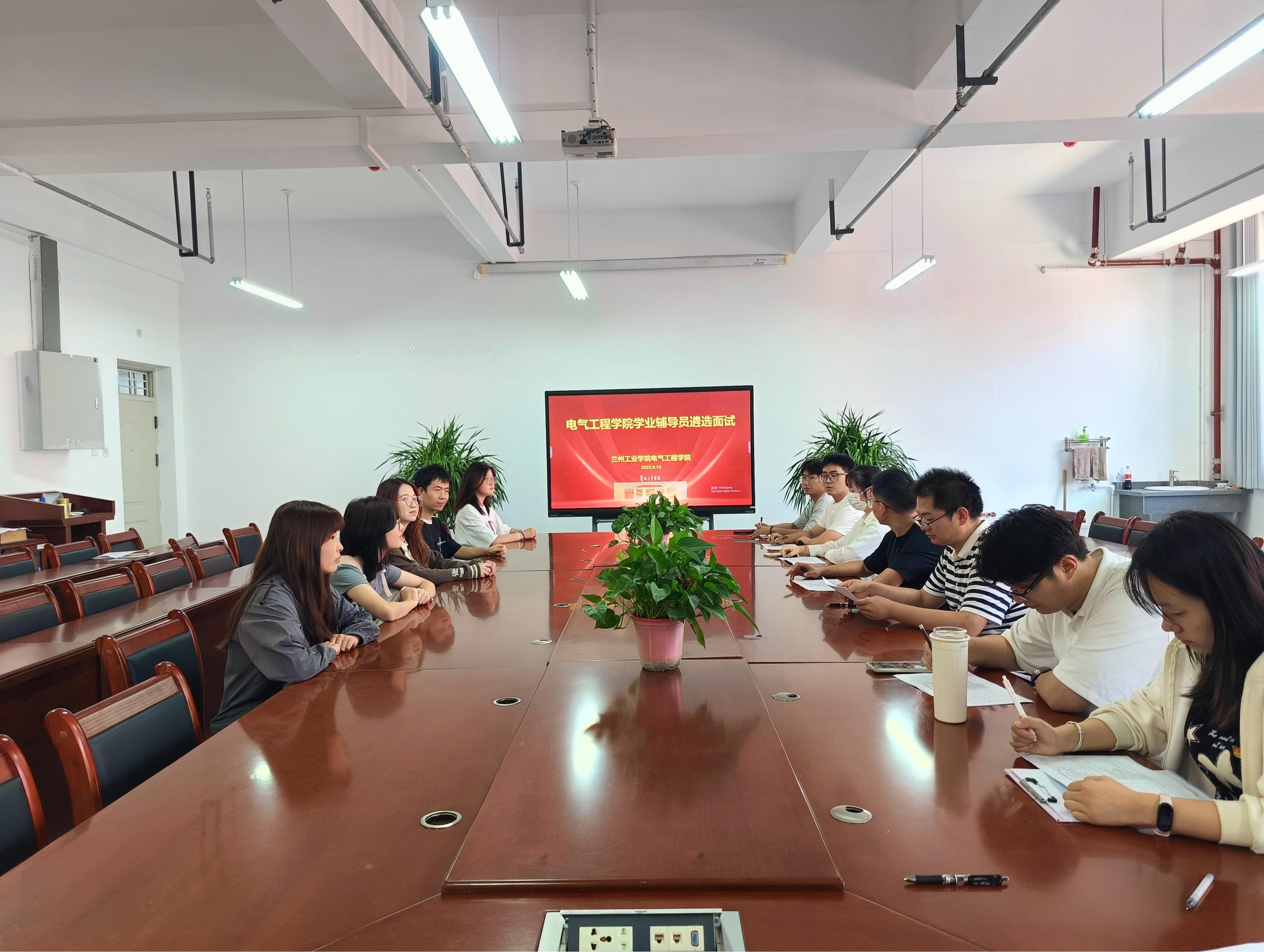 学院学业辅导员遴选面试工作顺利开展