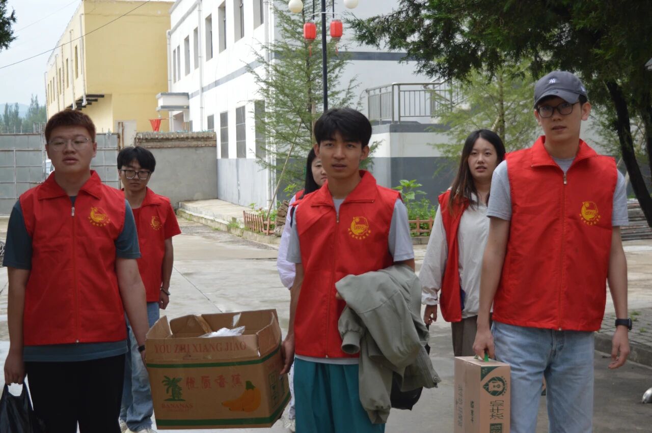 电气工程学院赴岷县社会福利院开展了慰问老人及社会调研暑期社会实践（二）